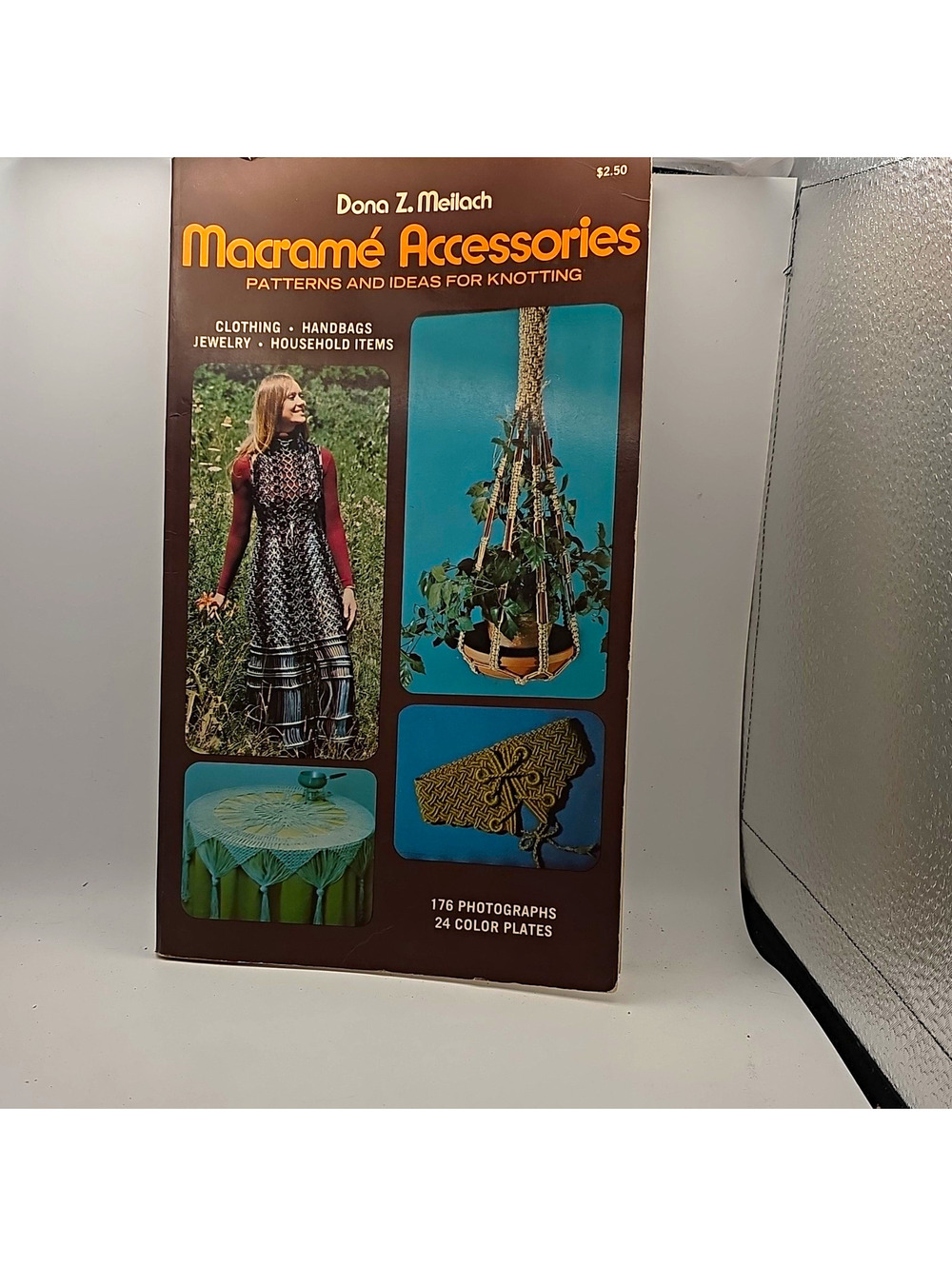 Dona Z. Meilach Macrame Accessories: Patterns & Ideas for Knotting 1972 PB